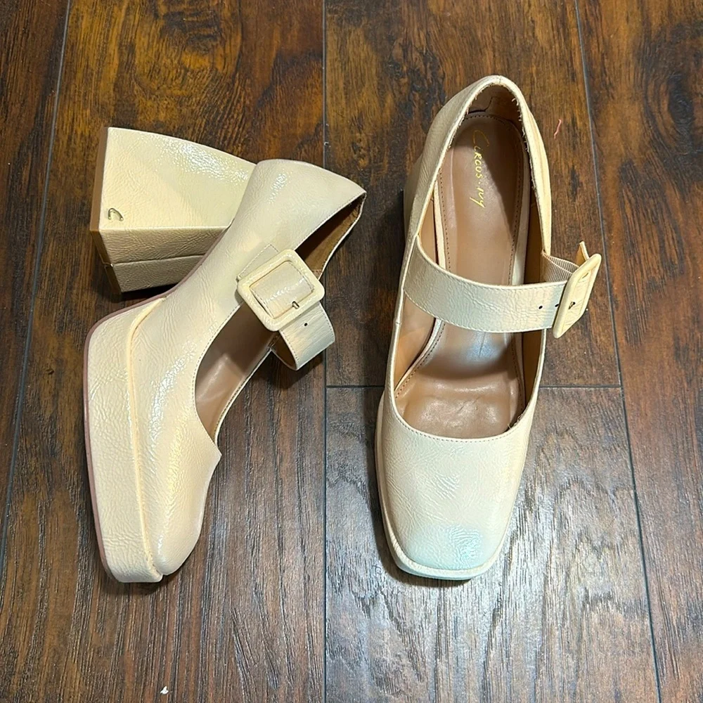 Mary Jane Khiara Shiny Textured Cream Platform Patent Leather Block Heels